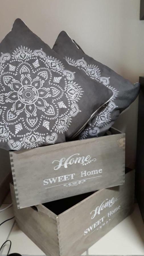 Holidays Homes Il Folletto Quartino Esterno foto