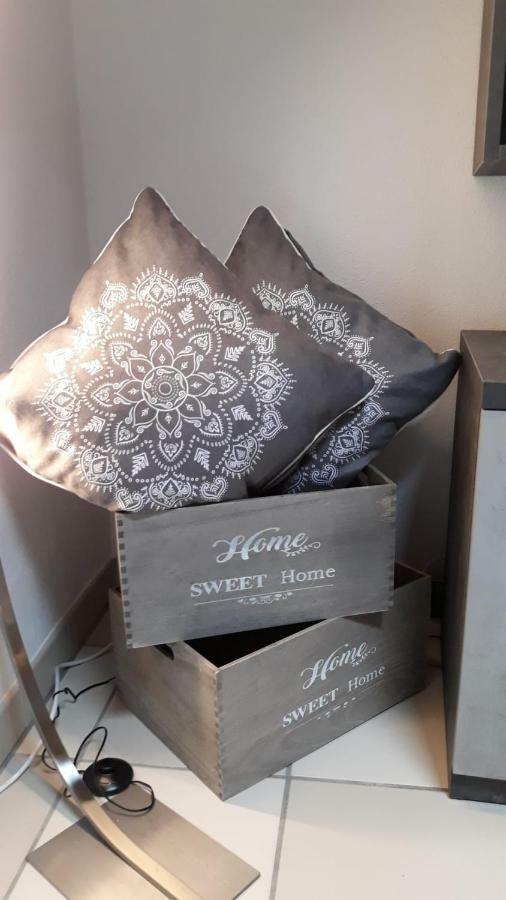Holidays Homes Il Folletto Quartino Esterno foto